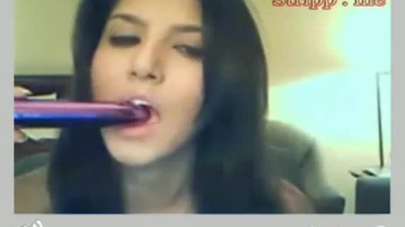 Cutie show pussy on webcam 2190519
