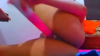 Sexy latina toying her pussy and squirting