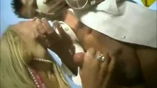 Follada en la piscina - www.cromweltube.com