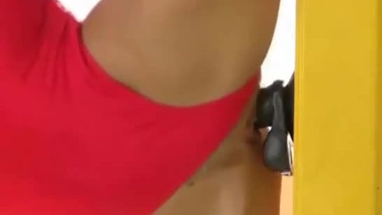 Flaquita muy rica le gusta jugar con su cosolador