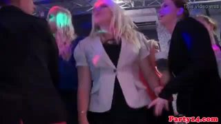 Party amateur fingered on the dancefloor