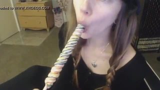 Perfect teen blows a candy in cam - tinyamateurcams.com