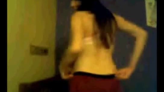 Amiga me baila por haberla ayudado con la tarea