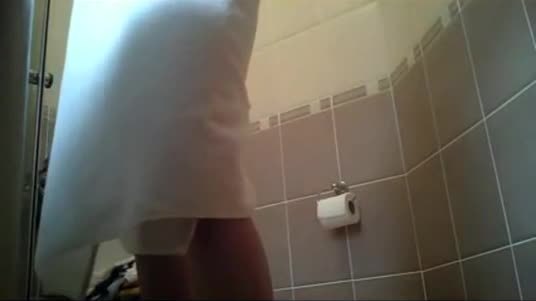 Hairy pussy caught on cam